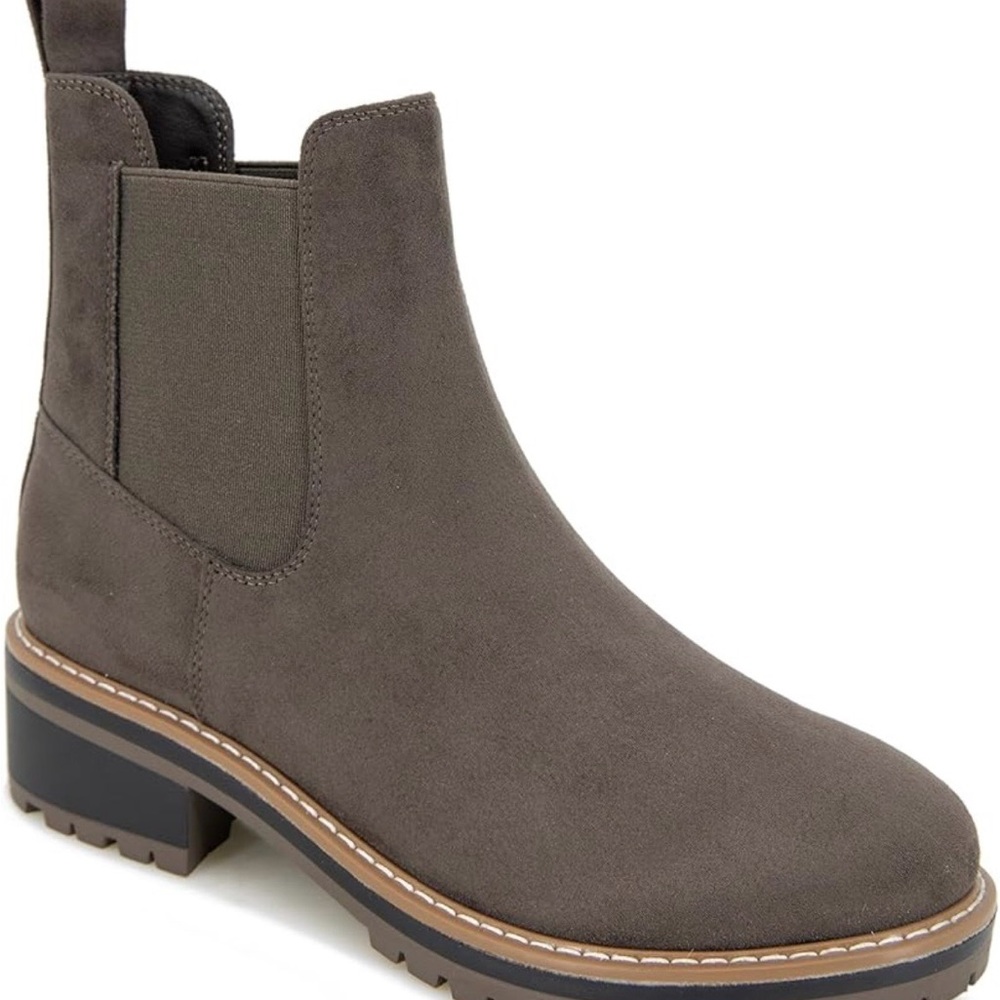 NWOT Kenzie Khai brown Chelsea boots